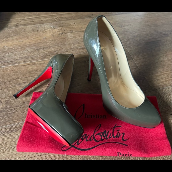 CHRISTIAN LOUBOUTIN-AUTHENTIC, Brand New Green Patent Leather Pumps - Picture 9 of 13
